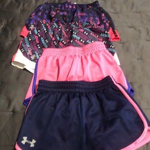 4 pairs of underarmour shorts